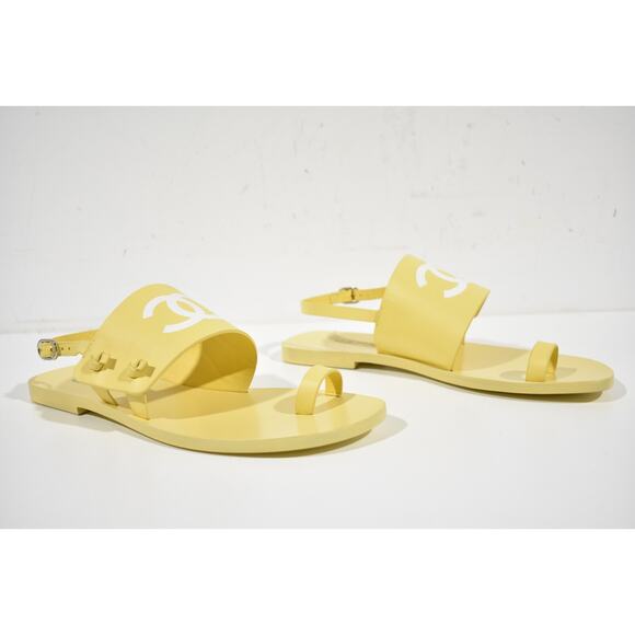 Chanel 21P Be CC Thong Yellow Leather White Logo Toe Strap Flat Sandal 38.5 - Picture 4 of 11